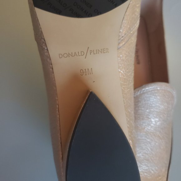 SOLD New Donald Pliner Icon Gold Metallic loafer 9.5 beautiful - Picture 9 of 11